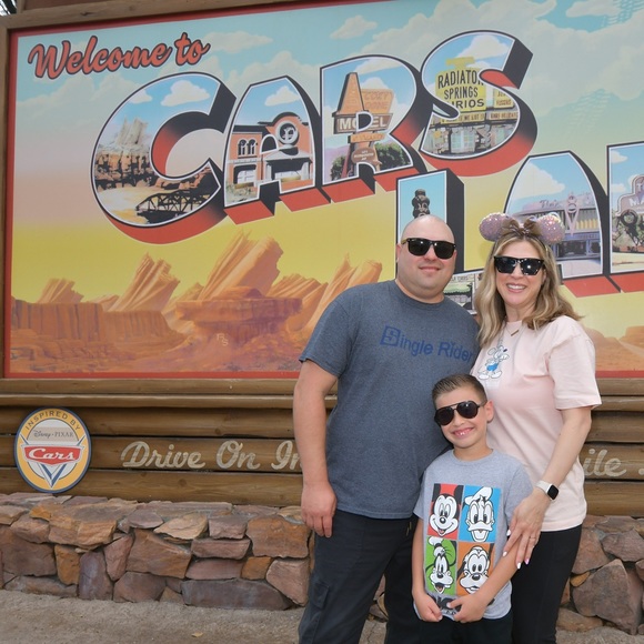 Meet your Posher, Nicole - Picture 3 of 3